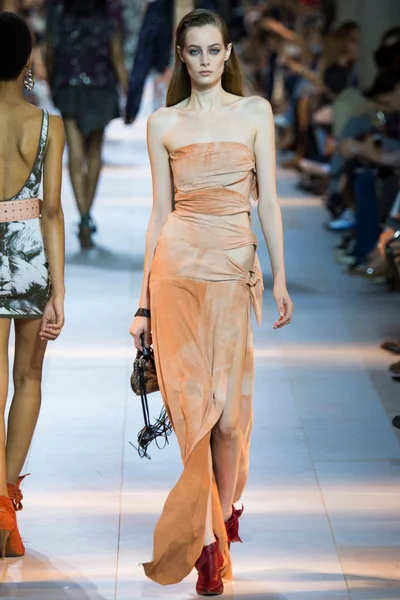 Look 24